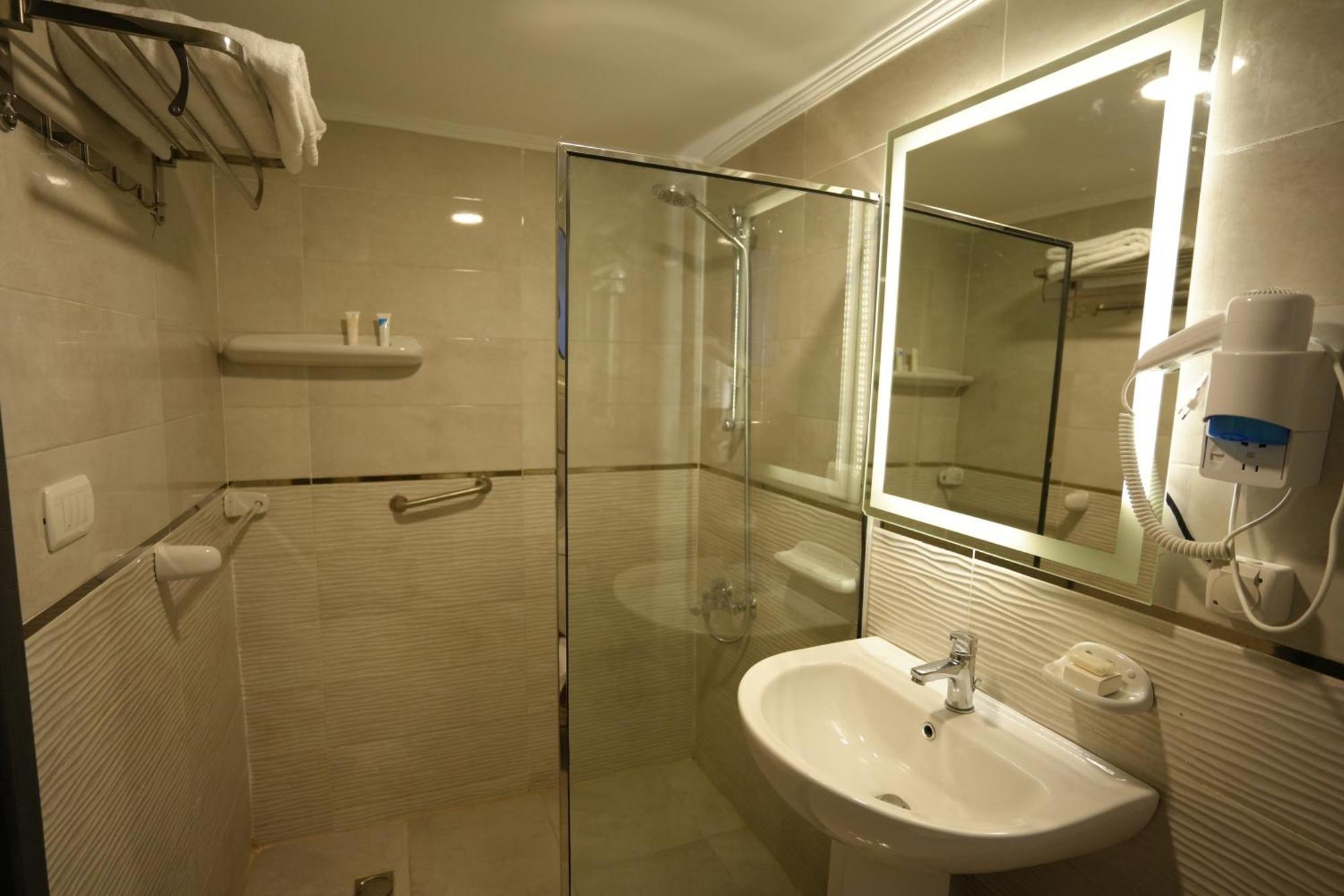 Mar Charbel Hotel Cairo Ngoại thất bức ảnh