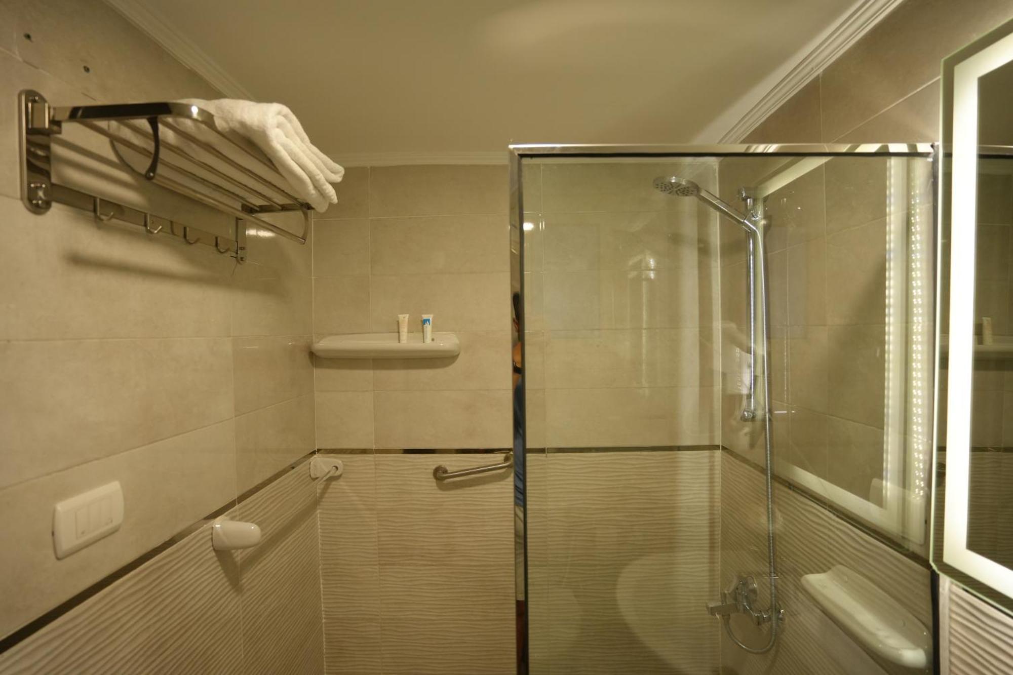 Mar Charbel Hotel Cairo Ngoại thất bức ảnh